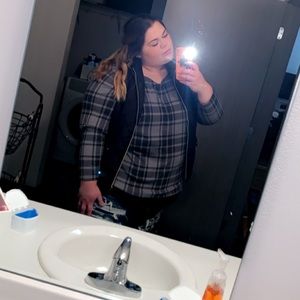 Meet your Posher, Ajka